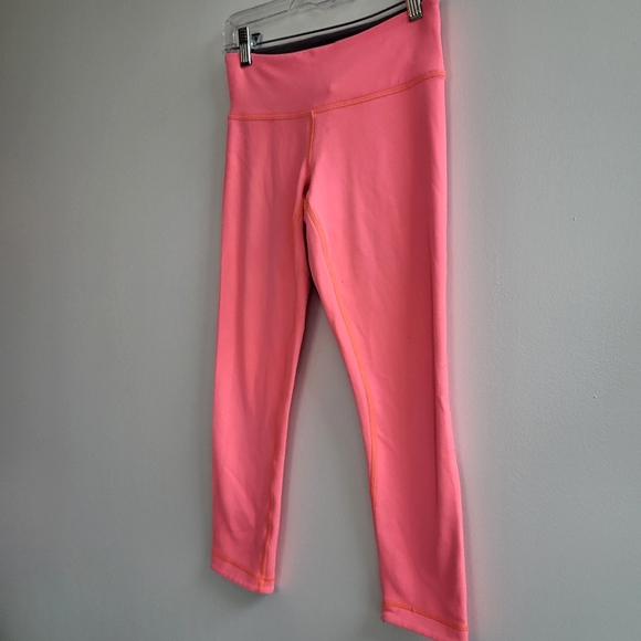 Lululemon Wonder 8 Under Reversible Pink and Grey Cropped Leggings Ladies 4 Gym - Picture 3 of 14